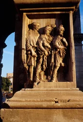 Captifs de la base de la colonne de l